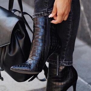 Black Fashionova Boots (Size 8)